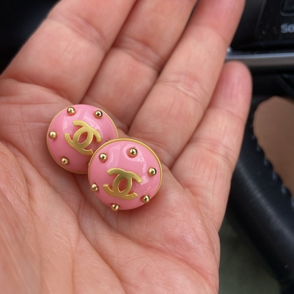 NOT CHANEL!! small pink button earrings - Picture 4 of 4
